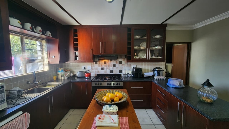 5 Bedroom Property for Sale in Country Club Western Cape